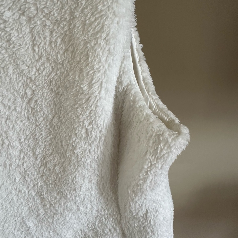Patagonia Soft White Fleece Vest - Picture 7 of 9